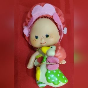 Kenner 1980's Strawberry Shortcake friends Cherry Cubbler Doll with Gooseberry